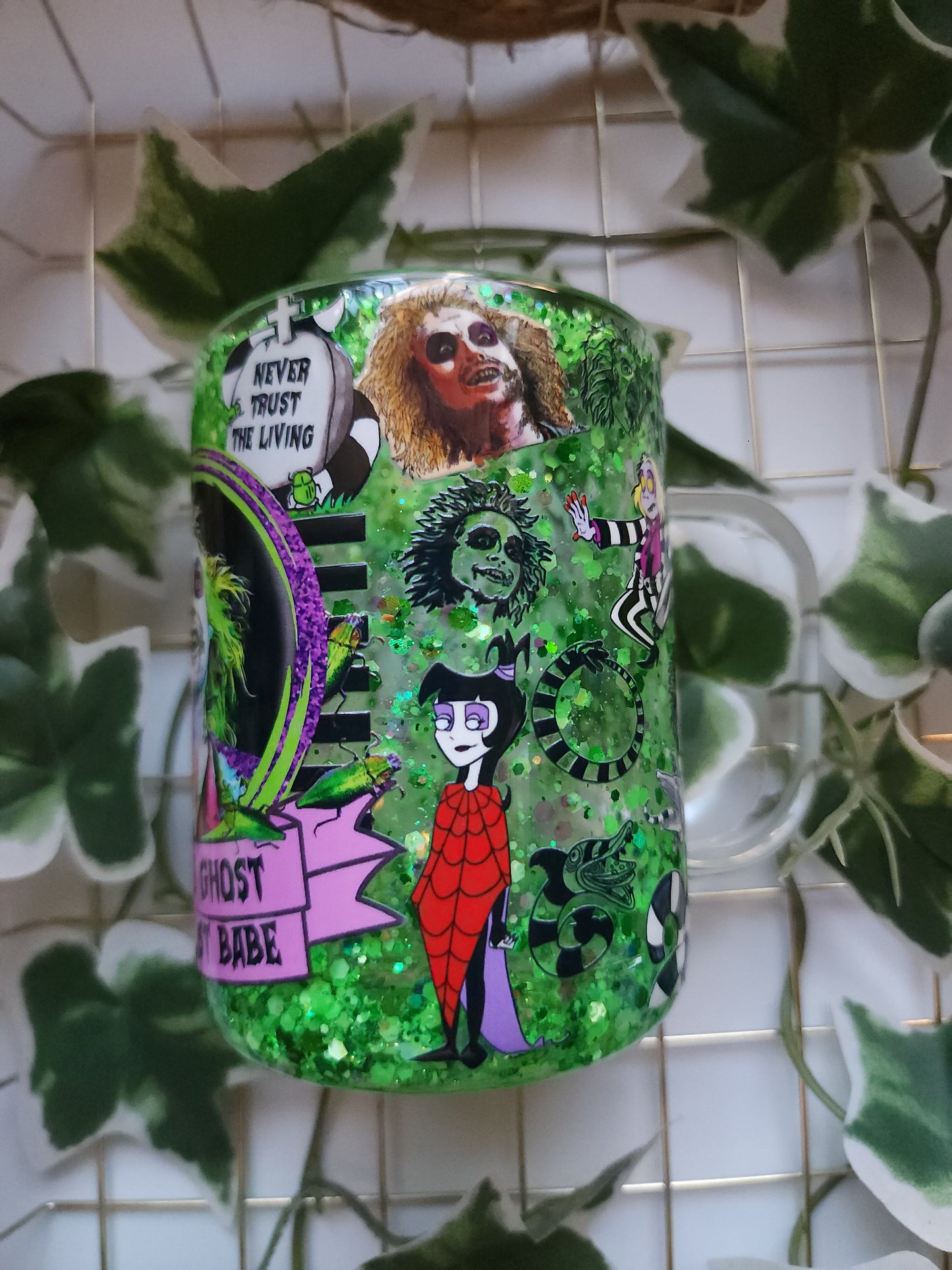 BEETLEJUICE SNOWGLOBE 15 OZ MUG SPARKLY LID